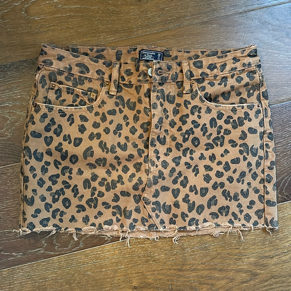 Abercrombie and fitch leopard mini skirt size 29